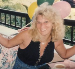 Έφυγε από τη ζωή η Marsha Zazula, συνιδρύτρια της Megaforce Records 