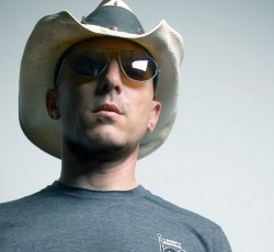 O Maynard James Keenan επιλέγει το ιδανικό κομμάτι για μια πρώτη επαφή με τους Tool 