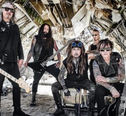 Ακούστε τους Ministry να διασκευάζουν Stooges 