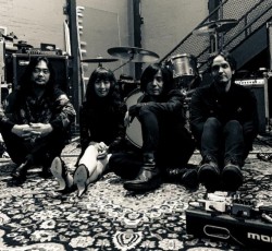 Νέος δίσκος από τους Mono 