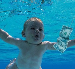 Ο πρωταγωνιστής του εξωφύλλου του "Nevermind" μηνύει τους Nirvana για παιδική πορνογραφία 