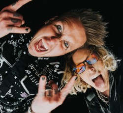 Papa Roach: Νέα εκδοχή του "Last Resort" σε συνεργασία με σταρ του TikTok 