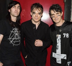 Η μπάντα του τηλεοπτικού Dexter θα «έπαιρνε την έγκριση» από τον David Bowie