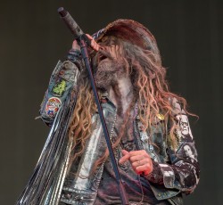 Ο Rob Zombie αποκάλυψε την πρώτη φωτογραφία από το cast του "The Munsters"