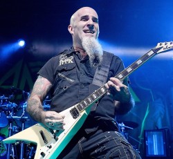 Scott Ian: «Αυτό είναι το καλύτερο ντεμπούτο μπάντας των "Big Five" του thrash metal» 