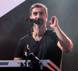 Πρεμιέρα επί σκηνής για τα δύο καινούρια κομμάτια των System Of A Down