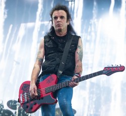 O Simon Gallup επιβεβαίωσε την επιστροφή του στους The Cure