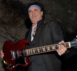 Έφυγε από τη ζωή ο Sylvain Sylvain, κιθαρίστας των New York Dolls 