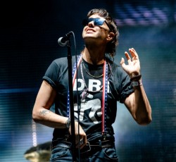 Julian Casablancas: «Σας παρακαλώ, όχι άλλο blues rock»