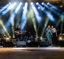 Sleater-Kinney και Wilco παίζουν μαζί επί σκηνής το "A Shot In The Arm" (video) 