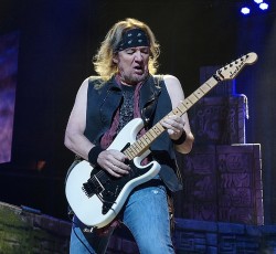 Adrian Smith: «Έχουμε αρκετές εκπλήξεις μόλις τελειώσει η πανδημία» 