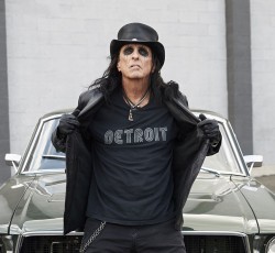 Ο Alice Cooper σχολιάζει τους ισχυρισμούς εναντίον του Marilyn Manson