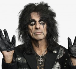 Alice Cooper: «Αυτός είναι ο μόνος μουσικός που με αποκαλεί με το βαπτιστικό μου»
