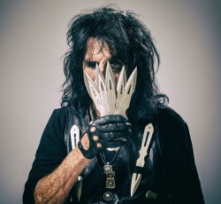 Alice Cooper: «Το κοινό σήμερα δεν μπορεί να σοκαριστεί» 