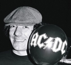 O Brian Johnson περιγράφει πώς έγινε μέλος των AC/DC 