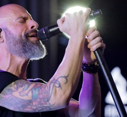 Ο Chris Daughtry ακυρώνει τις συναυλίες του έπειτα από τον αιφνίδιο θάνατο της κόρης του 