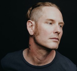 Corey Taylor: «Θα ήθελα να γράψω ένα μιούζικαλ» 