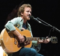 Προσωπικό δίσκο θα κυκλοφορήσει ο Eddie Vedder 