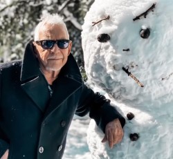 Καραντίνα στην Αθήνα για τον Eric Burdon 