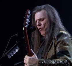 Αποσύρεται για λόγους υγείας ο Frank Marino των Mahogany Rush 