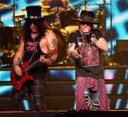 Οι Guns N' Roses αποκαλύπτουν το "Hard Skool"