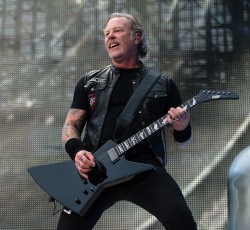 James Hetfield: «Είμαι λίγο σκεπτικός στο να κάνω το εμβόλιο»