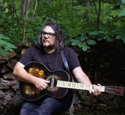 Ο Jeff Tweedy διασκευάζει Roky Erickson 