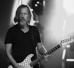 O Jerry Cantrell επιβεβαίωσε τη συνεργασία του με τους Duff McKagan και Greg Puciato 