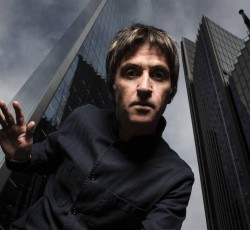 Δύο καινούρια τραγούδια αποκάλυψε ο Johnny Marr  