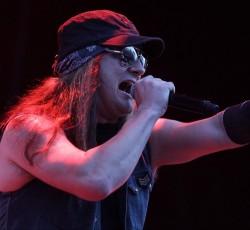 Έφυγε από τη ζωή ο πρώην τραγουδιστής των Skid Row, Johnny Solinger 