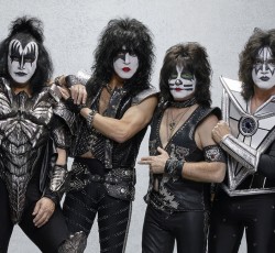 «Oι KISS σταματούν τις περιοδείες μετά το "End Of The Road" tour» 