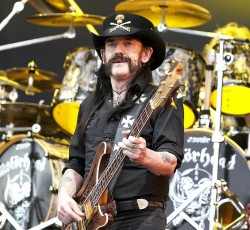 Τατουάζ από τις στάχτες του Lemmy για το road crew των Motorhead 