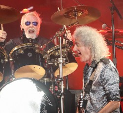 Οι Brian May και Roger Taylor των Queen σε ιαπωνικό τηλεοπτικό show 