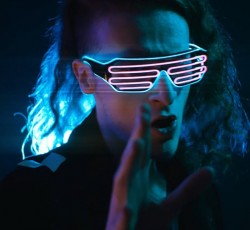 Ακούστε το "Thunderstruck" από το 2077