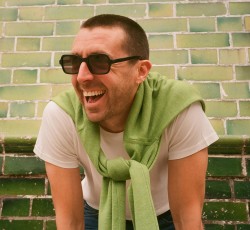 Νέο single από τον Miles Kane