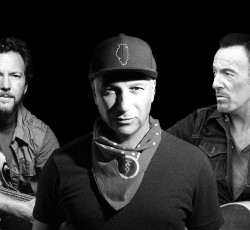 Ακούστε τους Tom Morello, Bruce Springsteen και Eddie Vedder να διασκευάζουν AC/DC