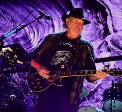 Στη δημοσιότητα νέο ακυκλοφόρητο άλμπουμ από το αρχείο του Neil Young 