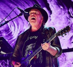 Οι Neil Young & Crazy Horse ανακοίνωσαν τον επόμενο δίσκο τους 