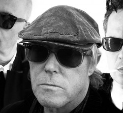 Νέο σχήμα με μέλη των Bauhaus και Violent Femmes 