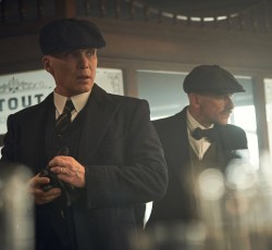 Με Anna Calvi το trailer της τελευταίας σεζόν του "Peaky Blinders" 