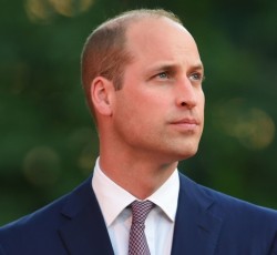 Ο Πρίγκιπας William ξεκινάει τη βδομάδα του με AC/DC 