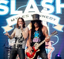 Slash: «Ο νέος μας δίσκος θα είναι ο καλύτερός μας έως τώρα»