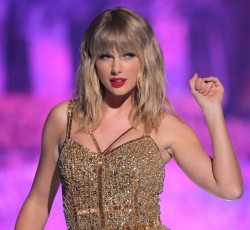 Taylor Swift: Σπάει ρεκόρ των Beatles μετά από 54 χρόνια 