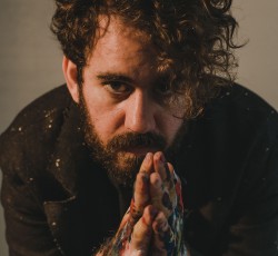 Μεταμεσονύχτιο live από τον Theodore στο Lunar Space 