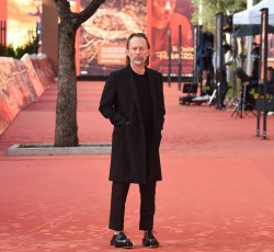 O Thom Yorke παρουσιάζει μια νέα εκδοχή του "Creep"