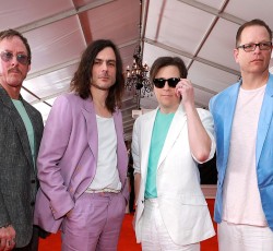 Αφιερωμένος στο metal και στον Van Halen ο νέος δίσκος των Weezer