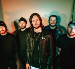 Ακούστε το νέο τραγούδι των While She Sleeps 