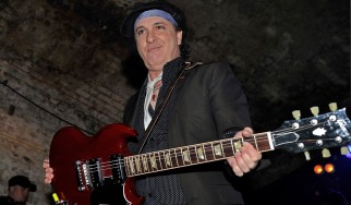 Έφυγε από τη ζωή ο Sylvain Sylvain, κιθαρίστας των New York Dolls