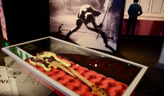 To μπάσο του εξωφύλλου του "London Calling" γίνεται μουσειακό έκθεμα