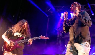 O Chino Moreno αντιδρά στις θεωρίες του Stephen Carpenter περί επίπεδης Γης και εμβολίων